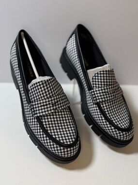 Black & White Houndstooth Loafers - Women’s - Size - 10M
